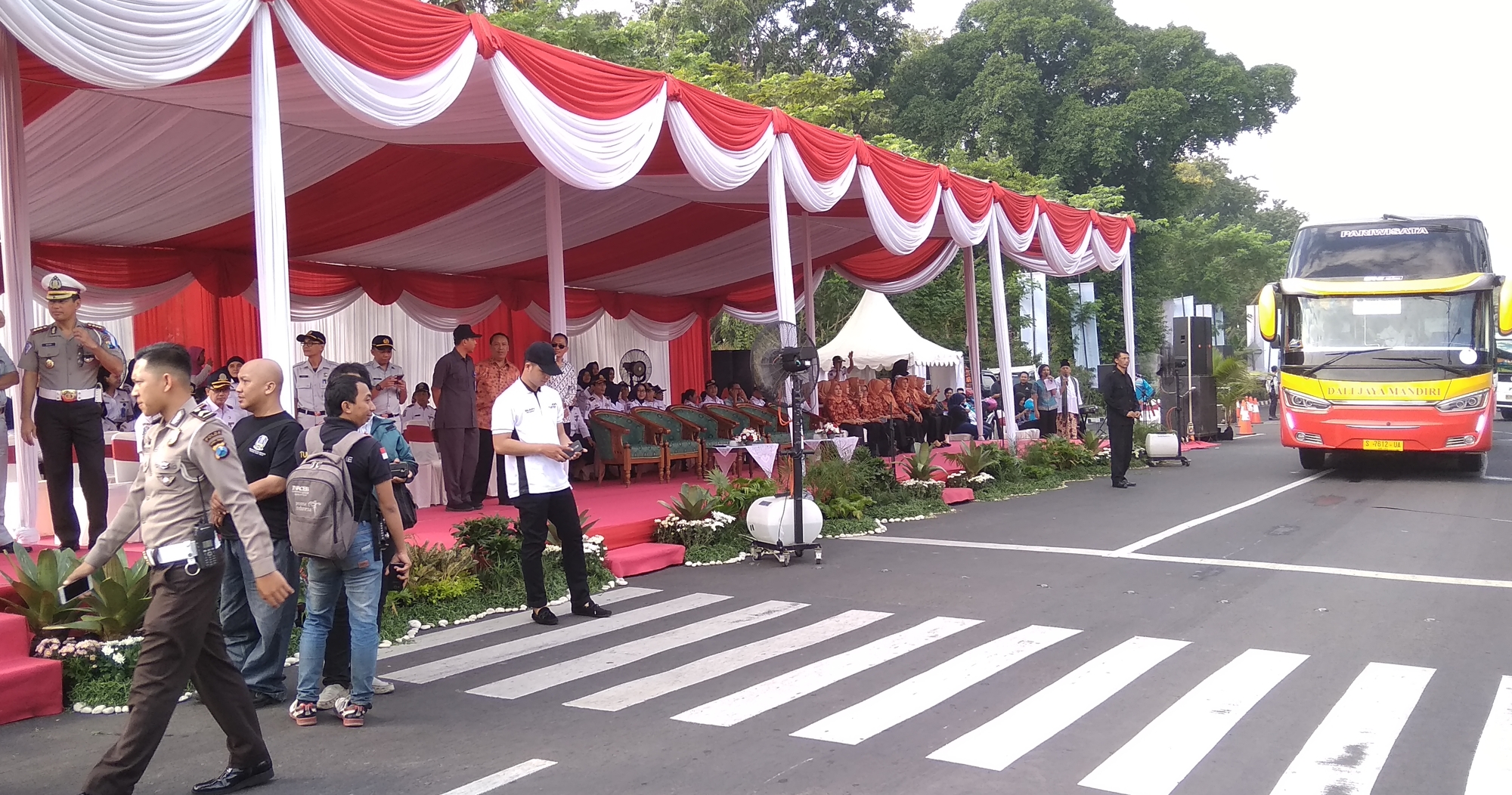 Pemberangkatan mudik gratis di Dishub Jatim, Selasa 12 Juni 2018. (foto: hrs/ngopibareng)