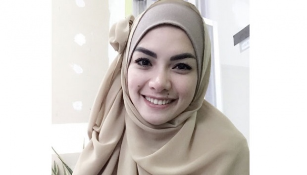 Nikita ketika mengenakan hijab.