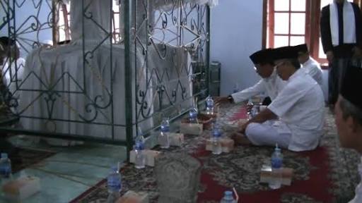 Tradisi ziarah syawalan. foto:metrosemarang