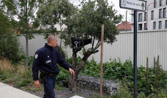  Jl. Allee de la Nakba di kota kecil pinggiran Paris, diprotes masyarakat Yahudi dan Israel. (foto: arab news/afp)