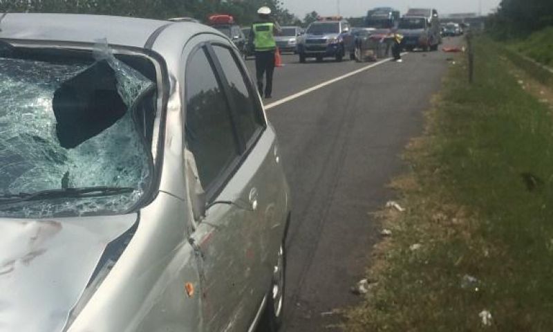 Dua petugas tewas tertabrak mobil pemudik di Tol Cipali.