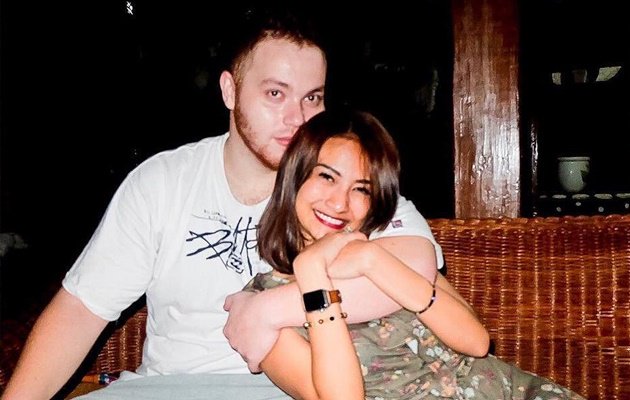 Vanessa Angel bersama mantan pacar bulenya, Marcelo Ivano.