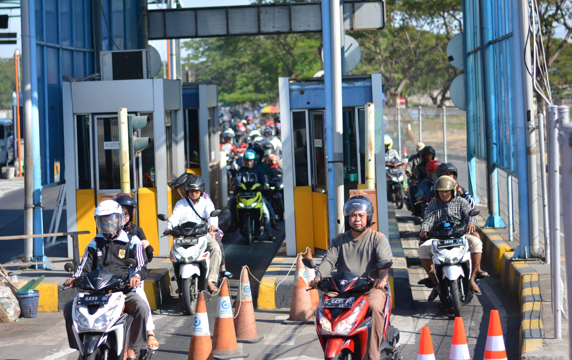 Suasana jalur roda 2 Gerbang Tol Suramadu, Kamis 14 Juni 2018. (foto: hrs/ngopibareng)