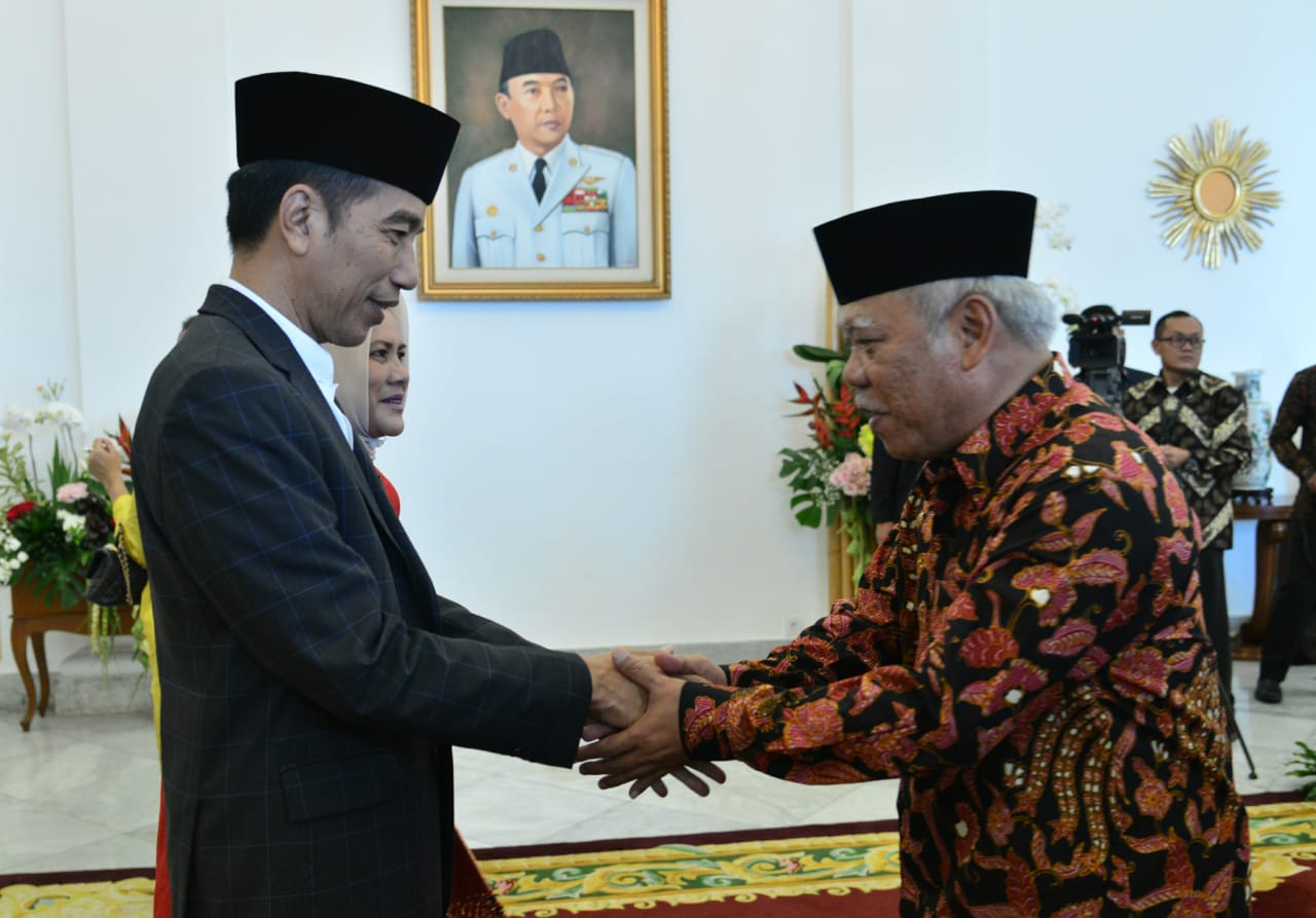 Menteri Basuki didampingi Ibu Kartika Basuki menghadiri acara Open House Presiden Joko Widodo dan Ibu Negara Iriana Jokowi di Istana Presiden Bogor, Jumat, 15 Juni 2018. (Foto: Dok. PUPR) 