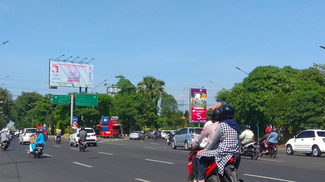 Kondisi Jalan Bundaran Waru Surabaya yang terpantau lengang lancar, pada Sabtu 16 Juni 2018. (foto: ngopibareng)