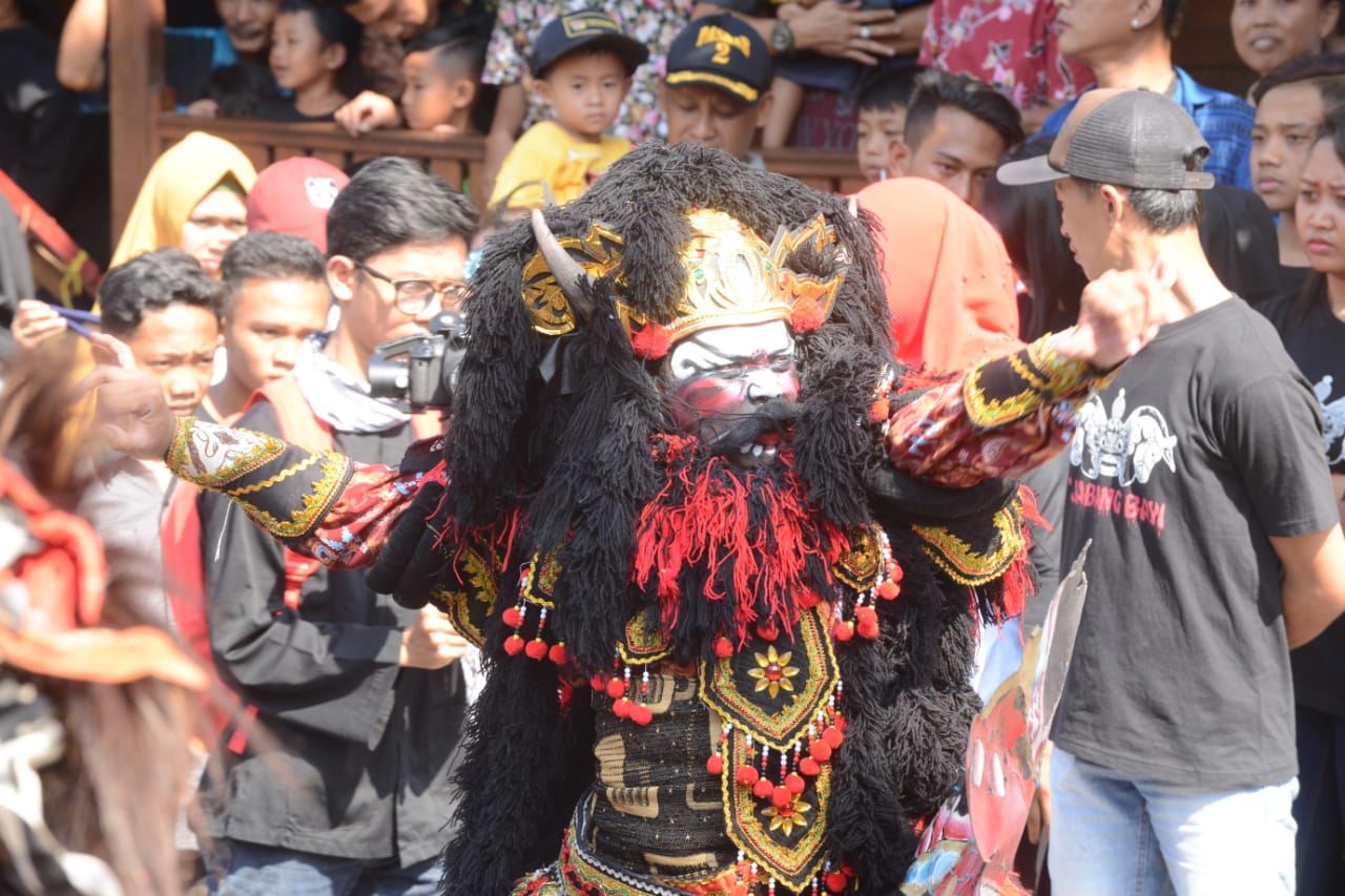 Barong ider, tradisi dan destinasi Banyuwangi. foto:kemenpar