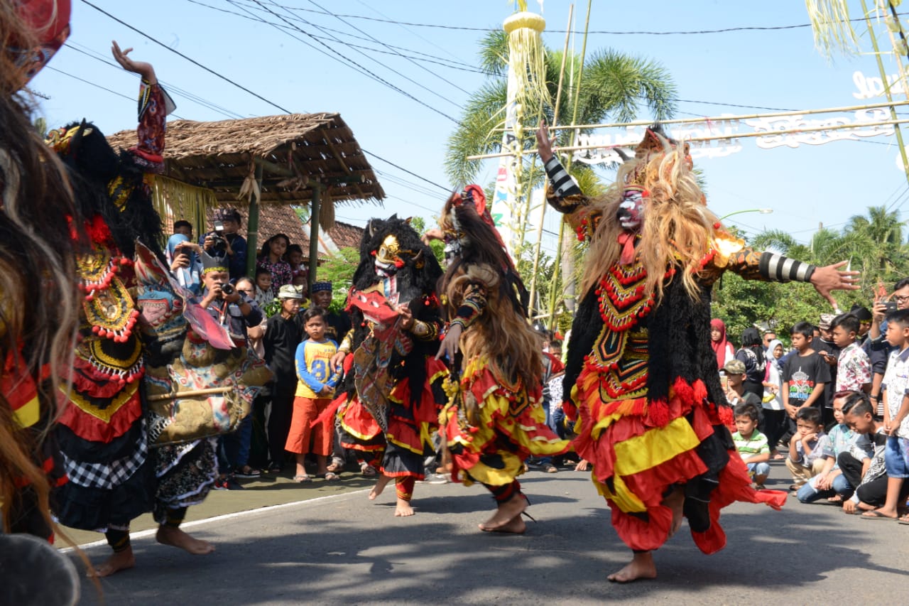 Barong Ider di kirab. foto:kemenpar
