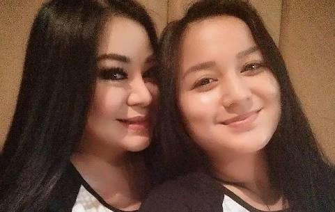 Anisa Bahar dan Juwita.