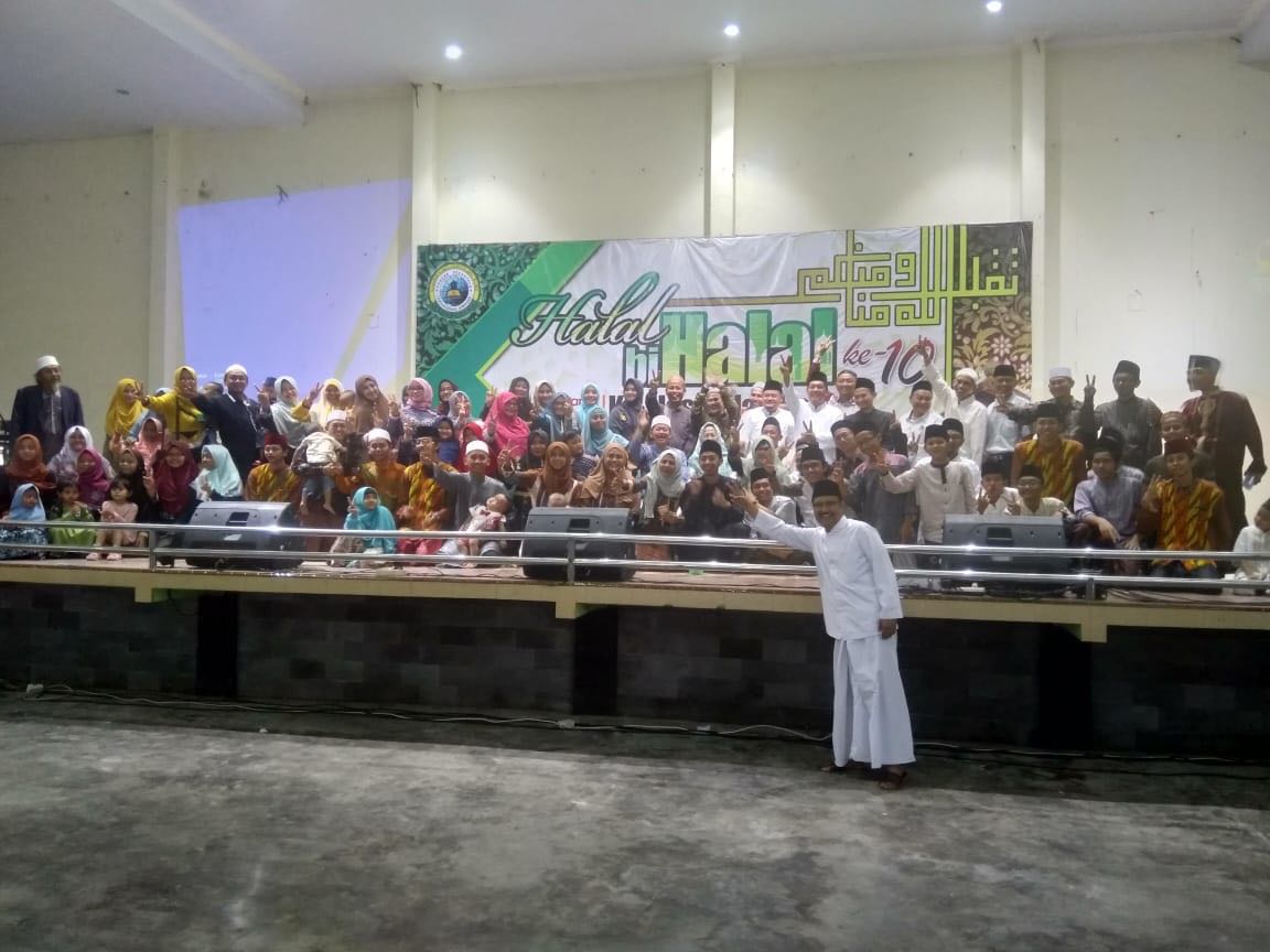 Gus Ipul hadir dalam halal bi halal keluarga besar Bani Hasbullah Said di Gedung Serbaguna Hasbullah Said, Ahad, 17 Juni 2018. 