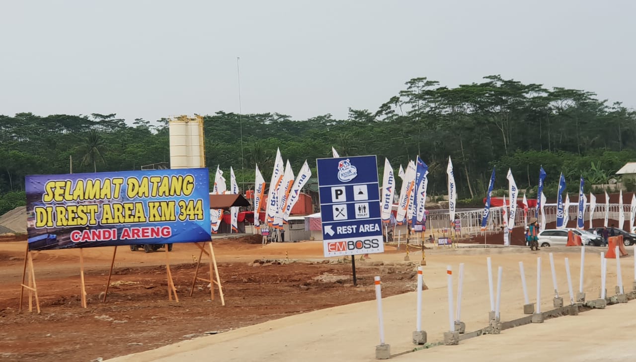 Kementerian Pekerjaan Umum dan Perumahan Rakyat (PUPR) bersama Badan Usaha Jalan Tol (BUJT) selaku operator, berupaya untuk mengurangi kepadatan pada sejumlah tempat istirahat/rest area pada ruas tol fungsional. (foto: Dok. PUPR) 