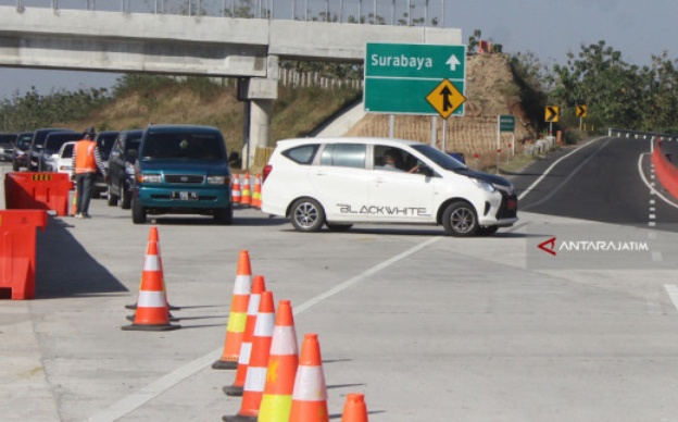 Persiapan arus balik lebaran di tol Gempol menuju Surabaya. (foto: Antara)