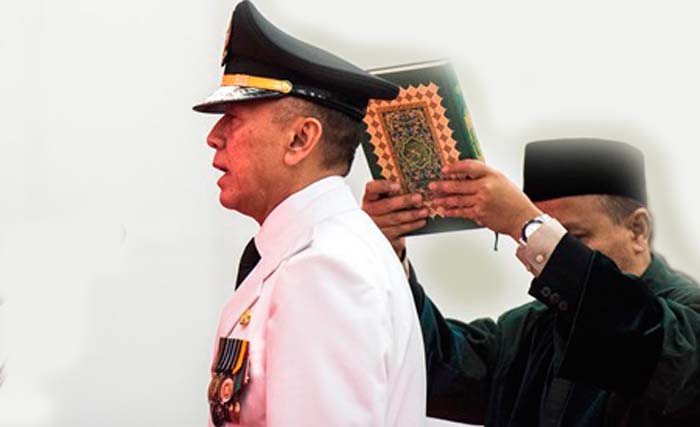 Komjen Pol. M. Iriawan saat diambil sumpah sebagai Pj Gubernur Jawa Barat, di Gedung Sate, Bandung, hari Senin 18 Juni kemarin. (foto: antara)