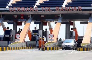 Gerbang Tol Bandar. (foto: Jawapos)