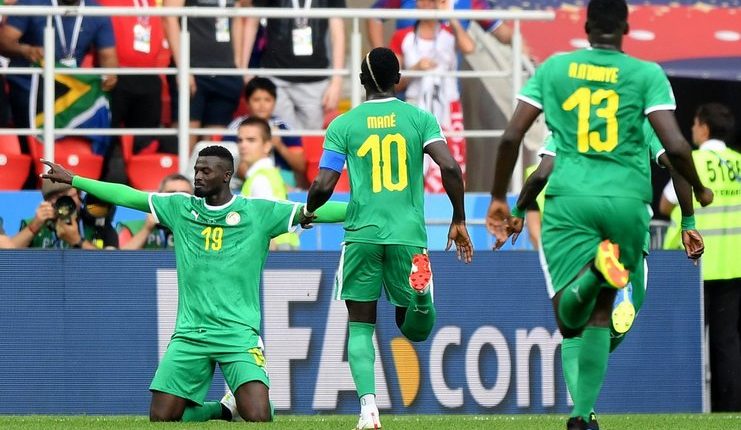 Pemain Senegal, Niang saat merayakan gol