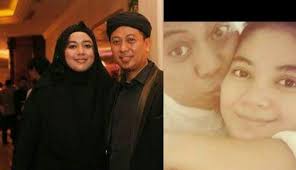 Opick dan istri pertama, Dian Rositaningrum (kiri). Opick bersama mendiang istri kedua, Wulan Mayasari.