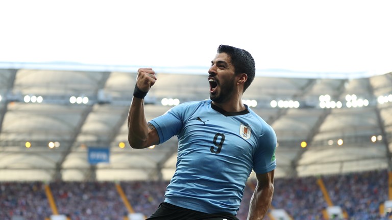 Selebrasi Suarez usai membobol gawang Arab Saudi. foto:fifa