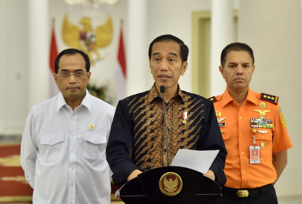 Presiden Joko Widodo dan Menhub Budi di Istana Kepresidenan Bogor, Jawa Barat, Rabu, 20 Juni 2018.