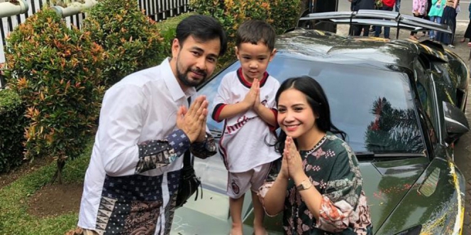 Keluarga Raffi Ahmad, Nagita Slavina (Gigi) dan putranya, Rafathar Malik Ahmad.