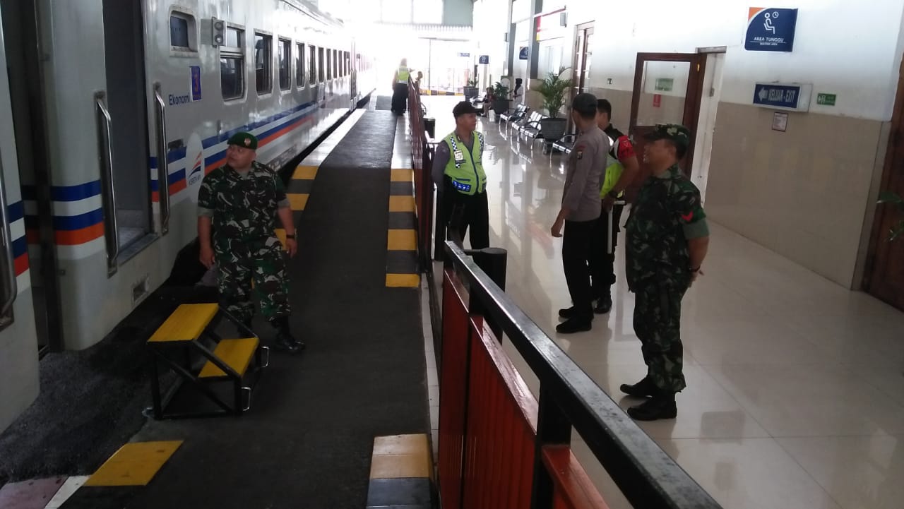 Suasana Arus Balik Lebaran di Stasiun KA Kota Mojokerto