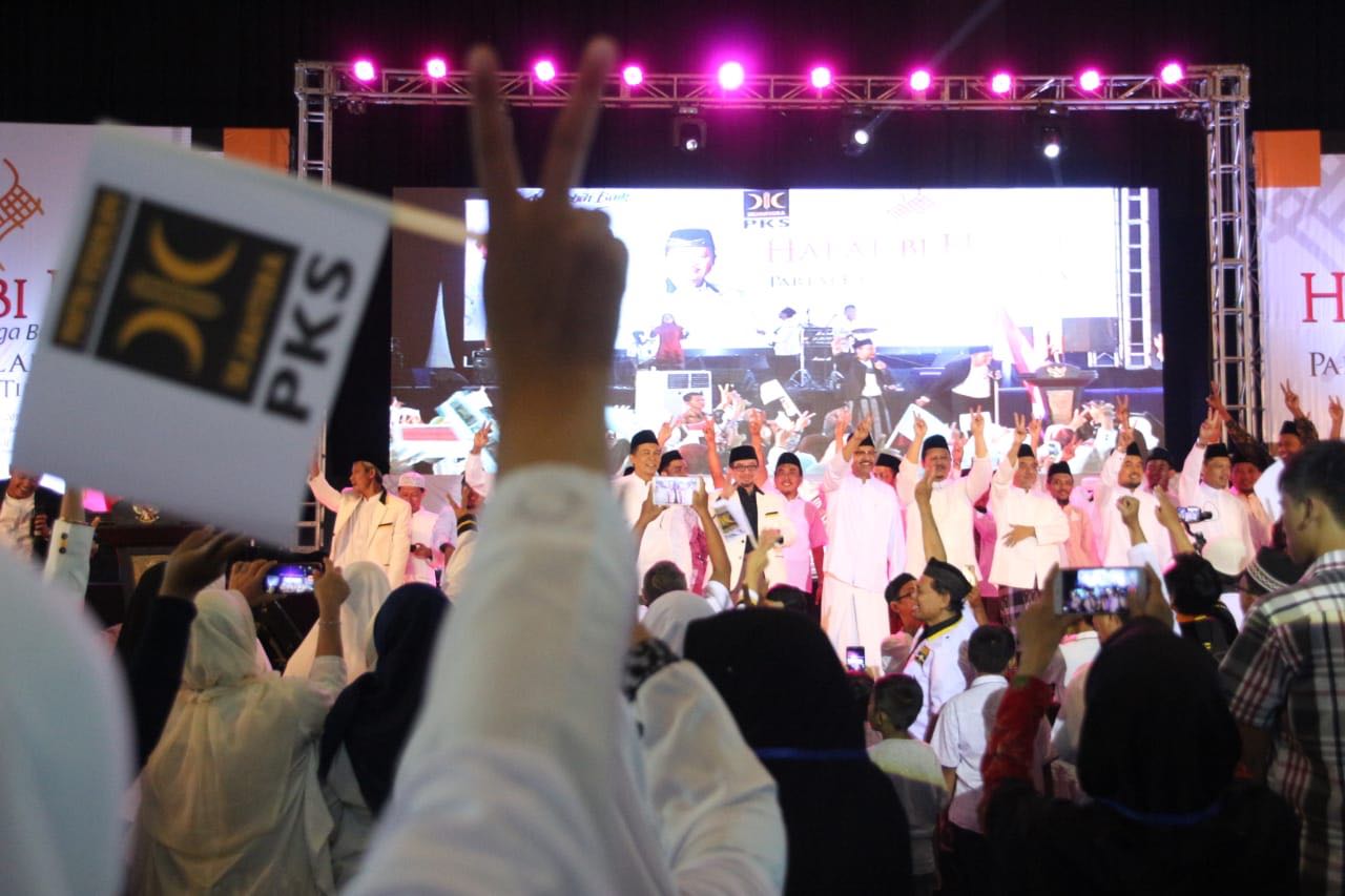 Gus Ipul bertemu ribuan kader PKS, di JX Internasional Surabaya, Sabtu, 23 Juni 2018. 