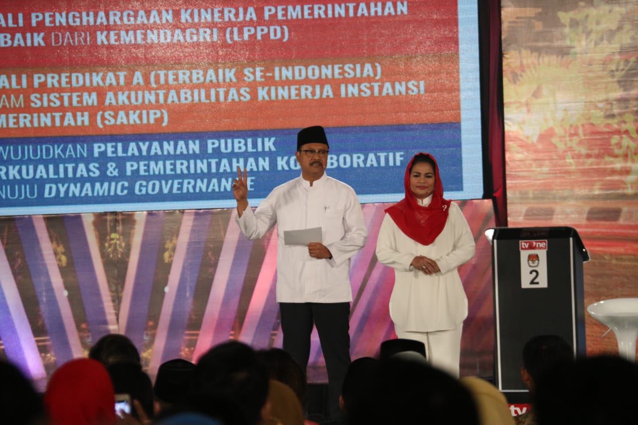 Calon Gubernur Jawa Timur nomor urut dua, Saifullah Yusuf (Gus Ipul) - Puti Guntur Soekarno, dalam debat pemilihan gubernur (Pilgub) yang digelar di Surabaya, Sabtu, 23 Juni 2018, malam. (foto: hrs/ngopibareng.id) 