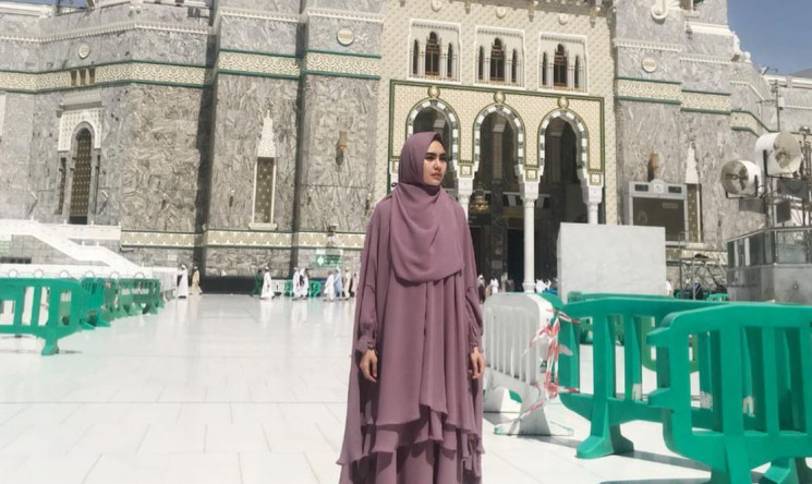 Selama Ramadhan hingga Lebarang Kartika Putri menghabiskan waktu beribadah ke Tanah Suci Mekah.