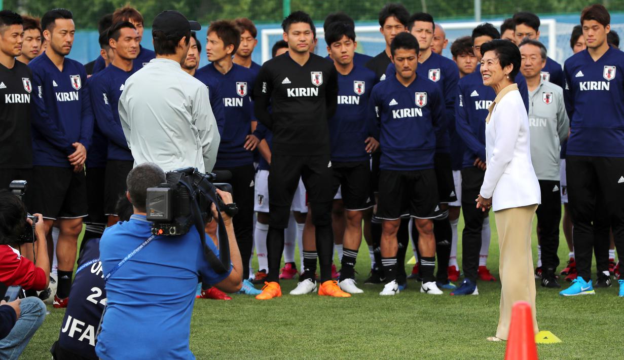 Putri Takamodo saat mengunjungi latihan Timnas Jepang jelang lawan Senegal, malam ini