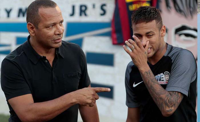 Neymar (kanan) dan ayahnya. (foto: givemesport)