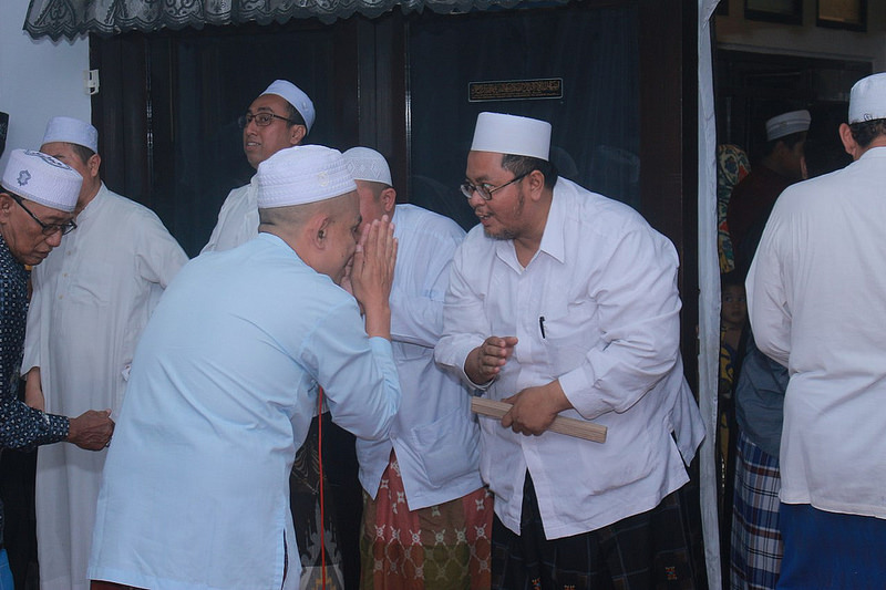 SILATURAHIM: Para kiai mencontohkan semangat bersilaturahim. (foto: dok ngopibareng.id)