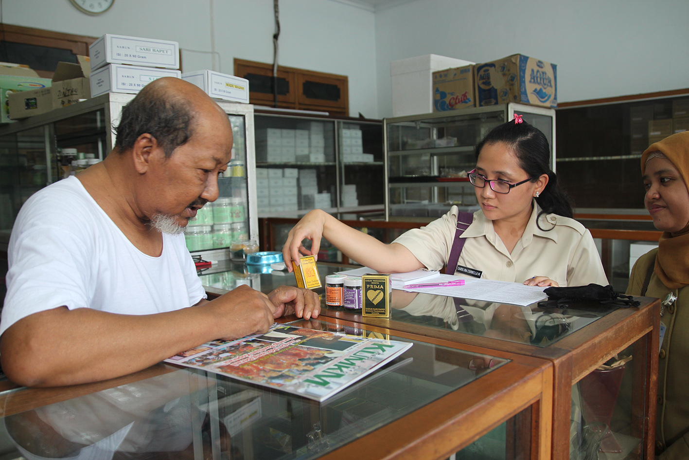 Abah Haji Muhammad Sholeh yang mewarisi 30 jenis resep jamu Madura dengan kualitas ekspor. foto:widikamidi