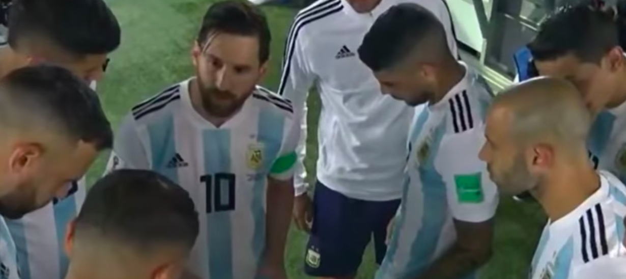 Messi sedang memberi instruksi tim saat di Piala Dunia Rusia. Foto courtessy for google.