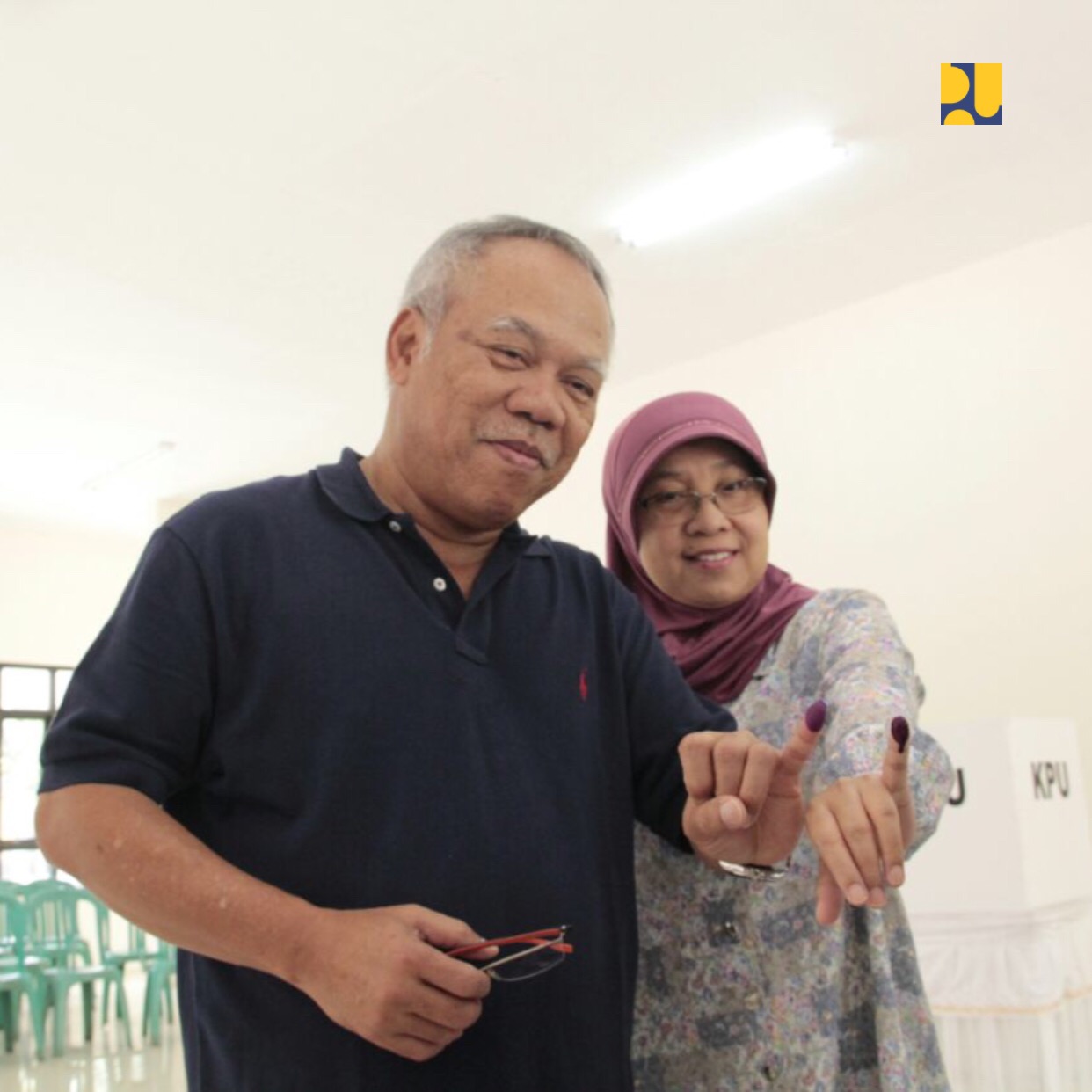 Menteri Pekerjaan Umum dan Perumahan Rakyat (PUPR) Basuki Hadimuljono turut memberikan suaranya dalam pemilihan Gubernur Jawa Barat dan Walikota Bekasi pada Pilkada Serentak 2018, Rabu, 27 Juni 2018.