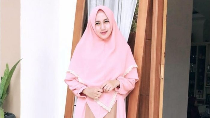 Intan Sri Mardiany alias Almaratu Intan, istri baru Caisar Aditya Putra.