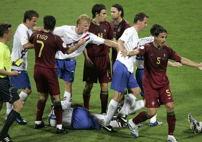 Laga Belanda vs Portugal yang tercatat dikenal brutal di babak 16 besar Piala Dunia 2006