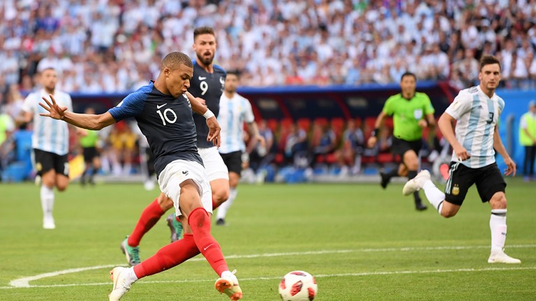 Aksi Mbappe membobol gawang Argentina. foto:fifa