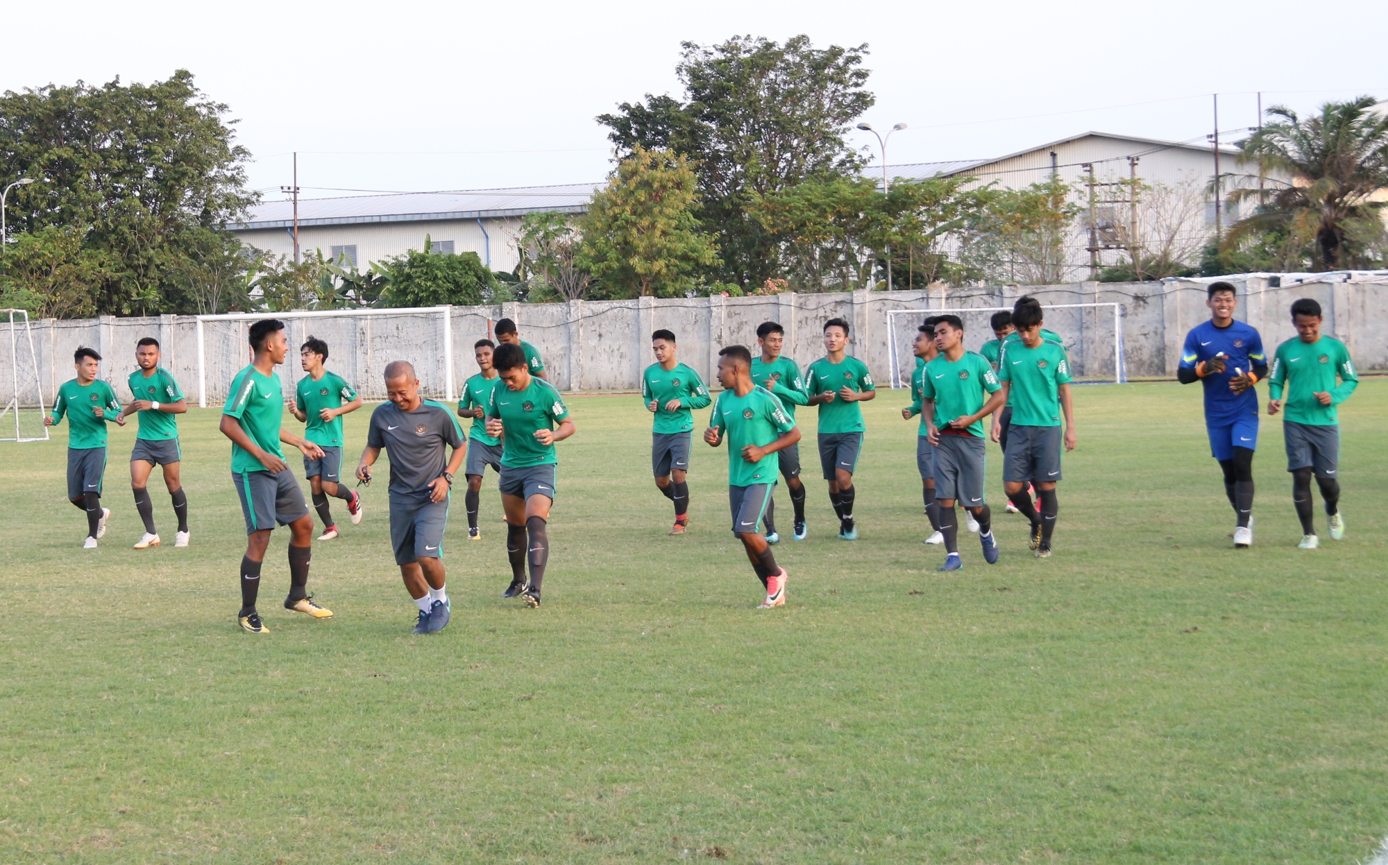 Skuad Timnas Indonesia U-19 saat berlatih di Stadion Jenggolo, Sidoarjo. (foto: hrs/ngopibareng)