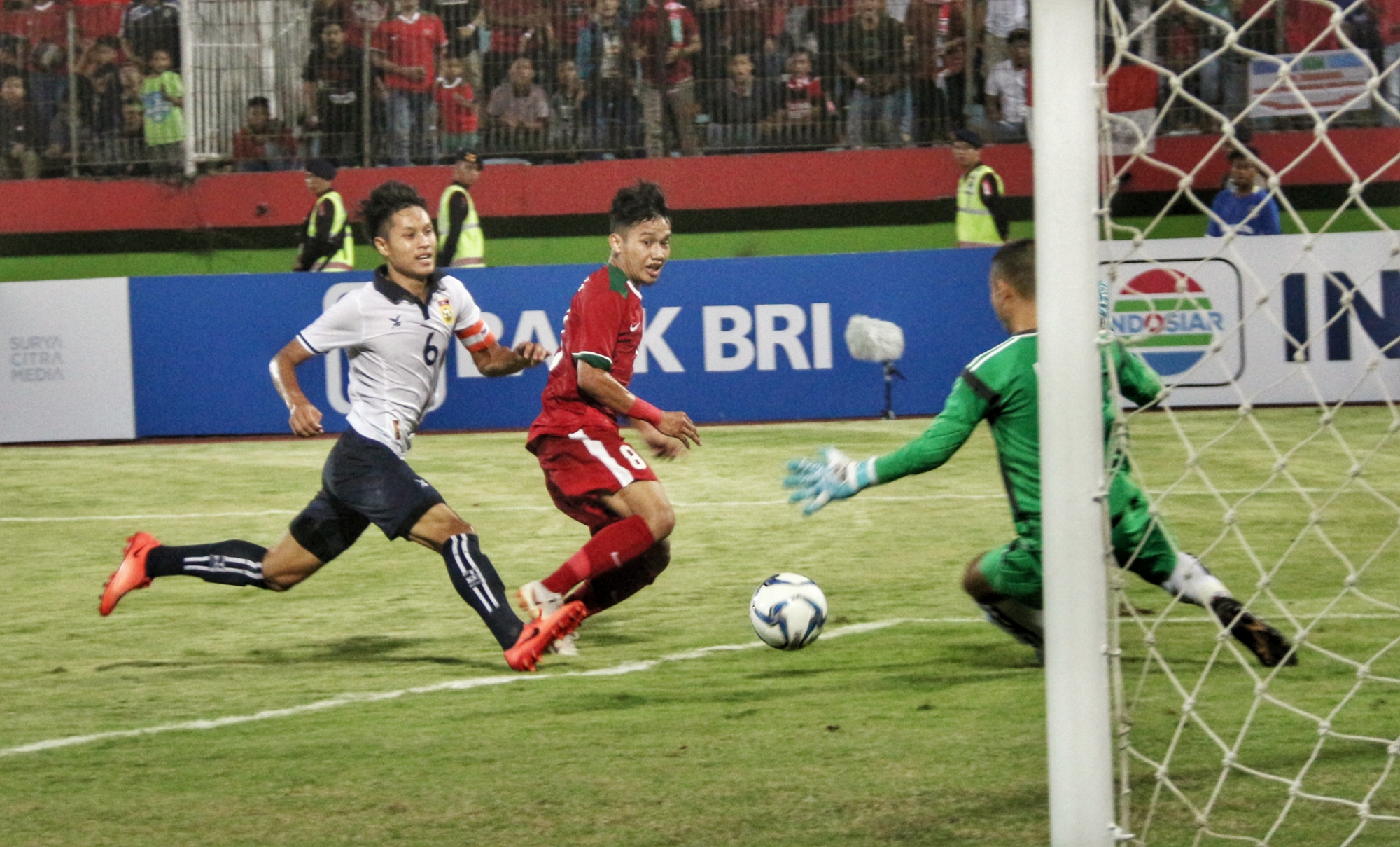 Pemain Timnas Indonesia U-19, Witan Sulaeman (merah). (foto: hrs/ngopibareng)