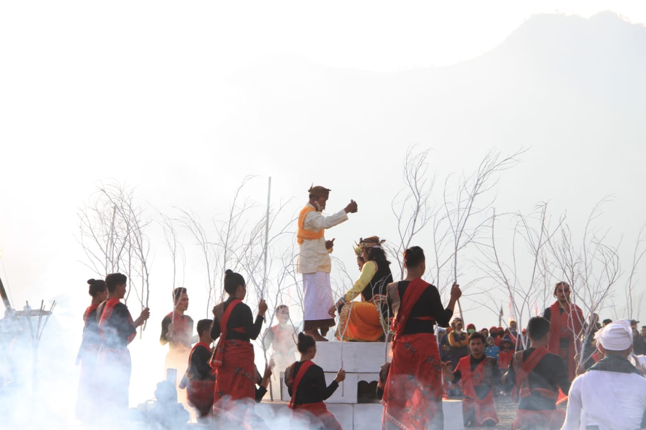 Magis, mistis, ritual masyarakat Bromo. foto:kemenpar