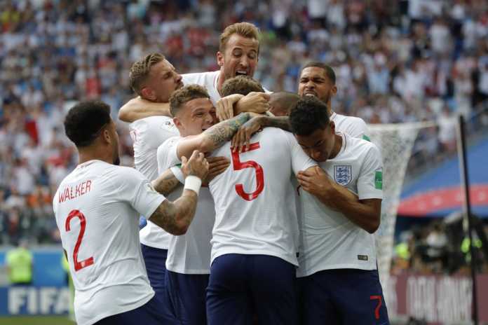 The Three Lions menyewa seorang wanita, khusus untuk membantu memilih para algojo