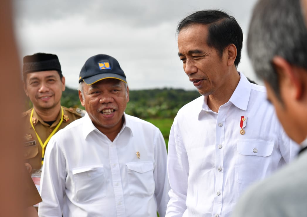 Presiden Joko Widodo meninjau salah satu lokasi PKT di Sulsel yakni di Desa Mappadaelo, Kec. Tana Sitolo, Kab. Wajo, pada Selasa, 3 Juli 2018. (Foto: Dok. PUPR)