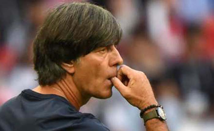 Pelatih Jerman, Joacim Loew, akan tetap melatih timnya untuk  Piala Dunia 2022. (foto: zee news)