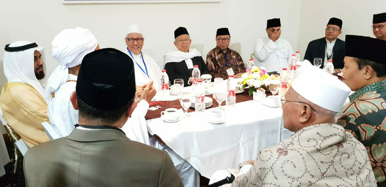 UKHUWAH: KH Ma'ruf Amin di antara para ulama di Jakarta. (foto: pbnu for ngopibareng.id)