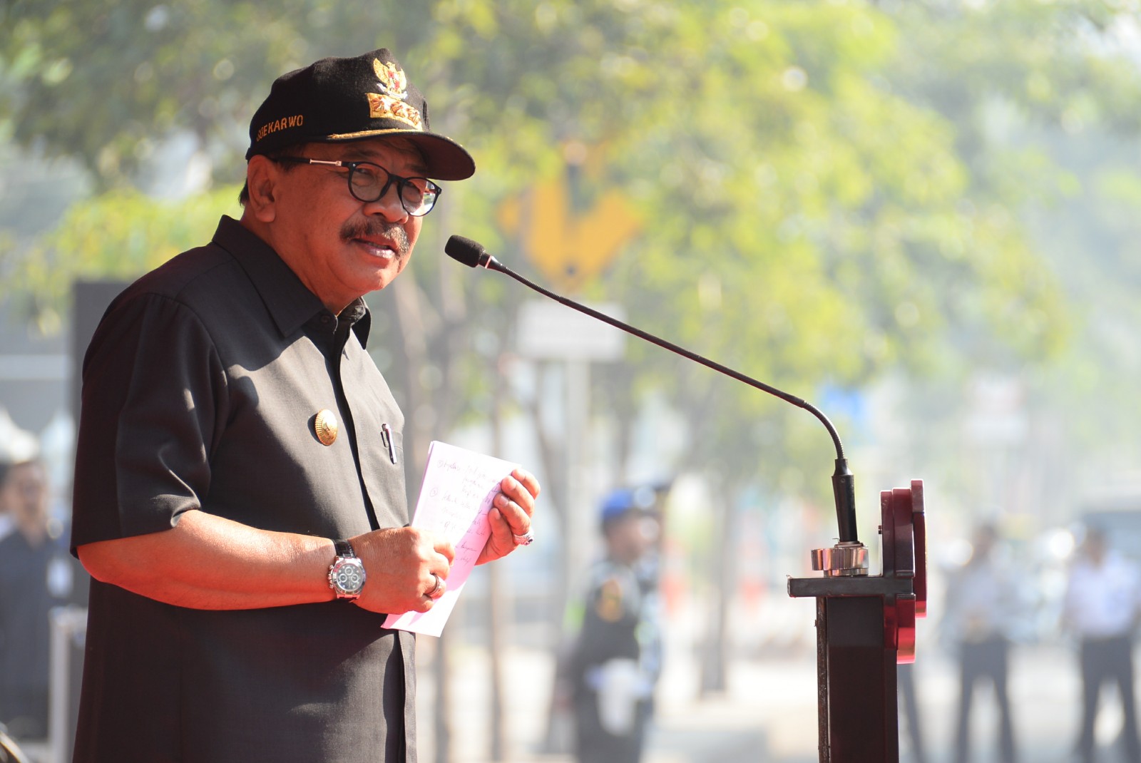Gubernur Jatim, Soekarwo. 