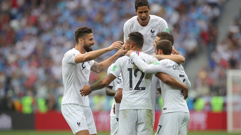 Selebrasi pemain Perancis usai mengalahkan Uruguay. foto: fifa.com