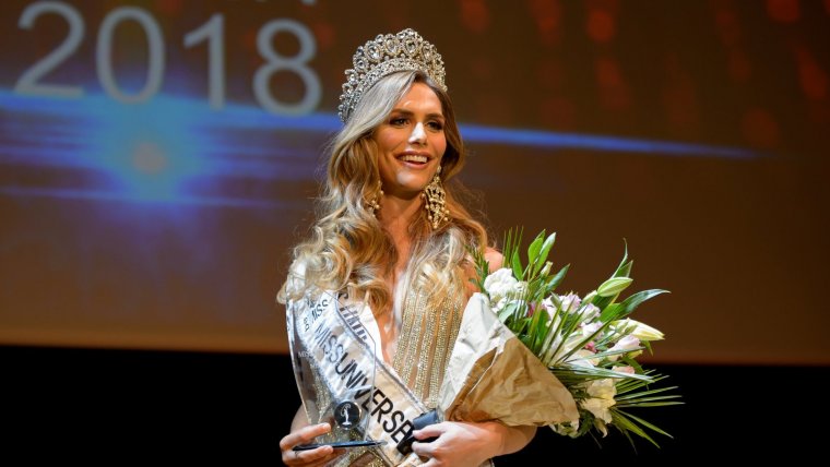Angela Ponce meraih gelar Miss World Spanyol 2018.