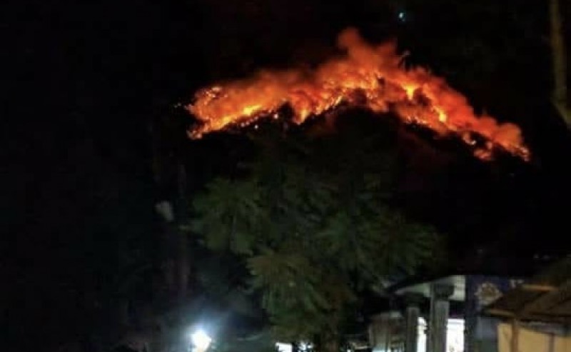 Erupsi Gunung Agung. Foto : BNPB