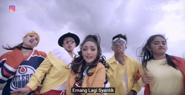 Cuplikan video klip Siti Badriah (Sibad) lagu 'Lagi Syantik' (youtube).