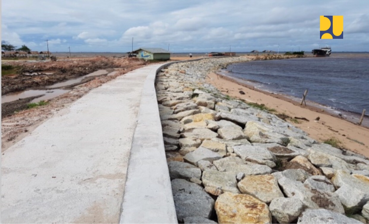 Pembangunan pengaman pantai pulau-pulau kecil terdepan di Provinsi Riau yakni Pulau Rupat dan Pulau Rangsang. (Foto: Dok. PUPR)