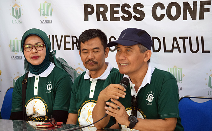 Rektor UNUSA Prof Dr Achmad Jazidie,M.Eng dalam konferensi pers usai pembukaan Lustrum I UNUSA, Sabtu, 7 JUli 2018