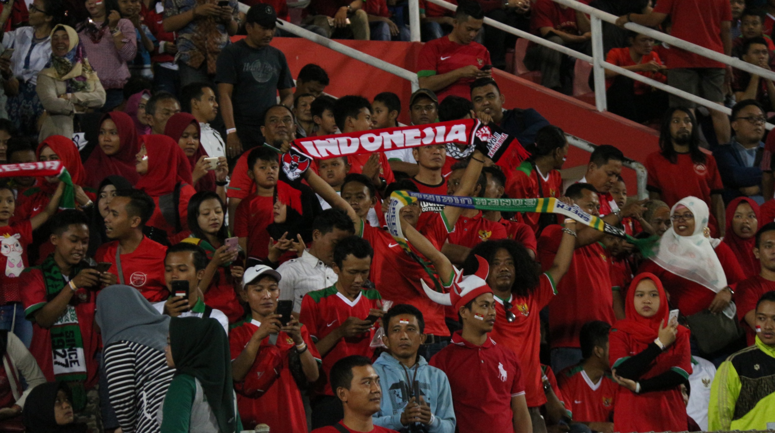 Suporter Timnas Indonesia U-19. (foto: hrs/ngopibareng)